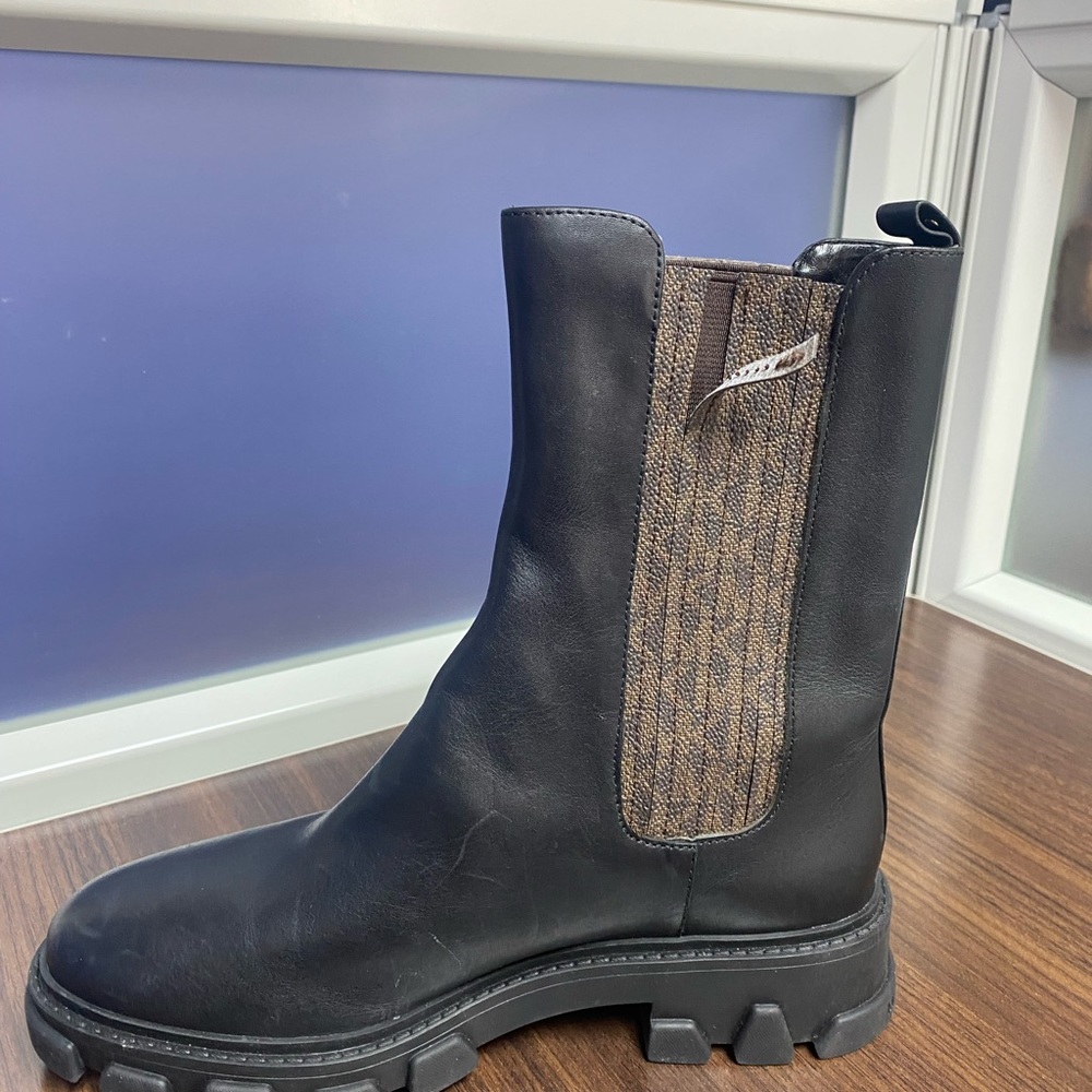 Michael Kors Ridley bootie - Picture 2 of 3